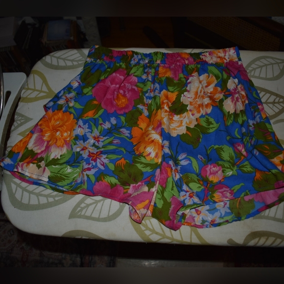 Tropical 2-Piece Set (Cropped tank and skort) - Picture 7 of 9